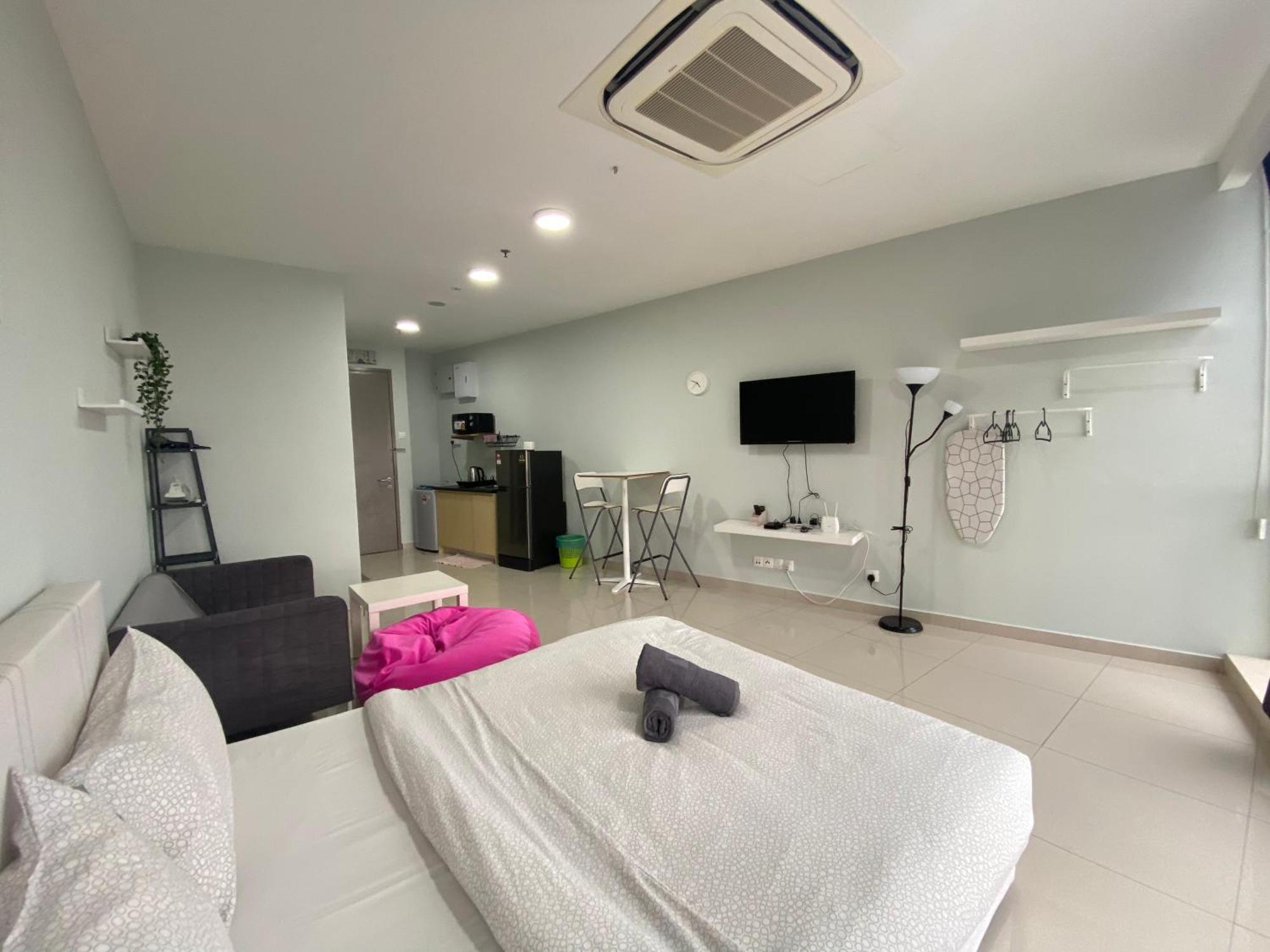 Apartment Pinnacle Pj @ Penguin Homes *