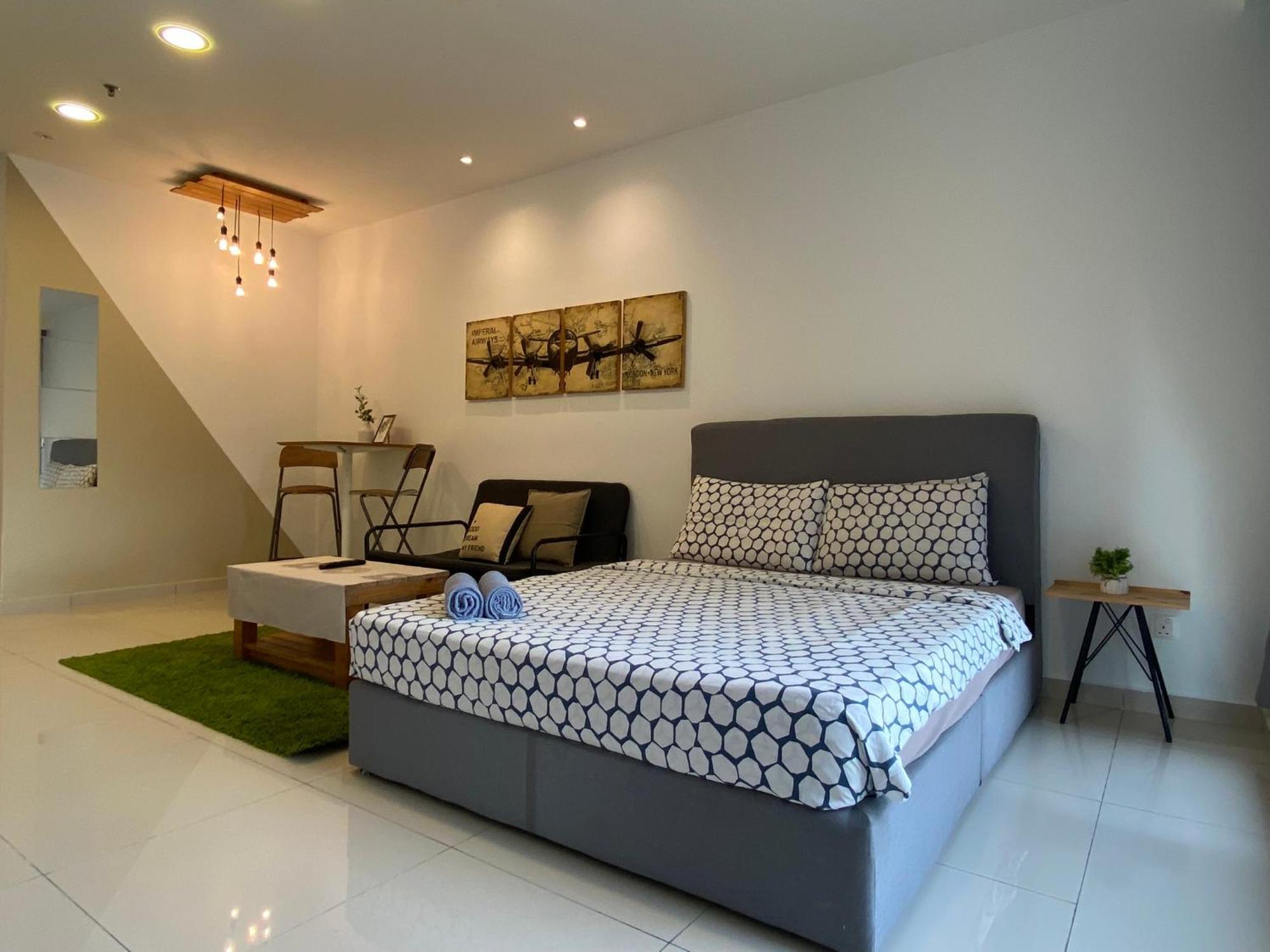 Apartment Pinnacle Pj @ Penguin Homes *